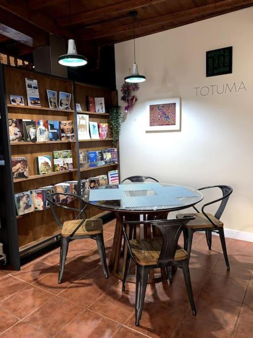 Totuma Yellow Door Ponferrada Bagian luar foto
